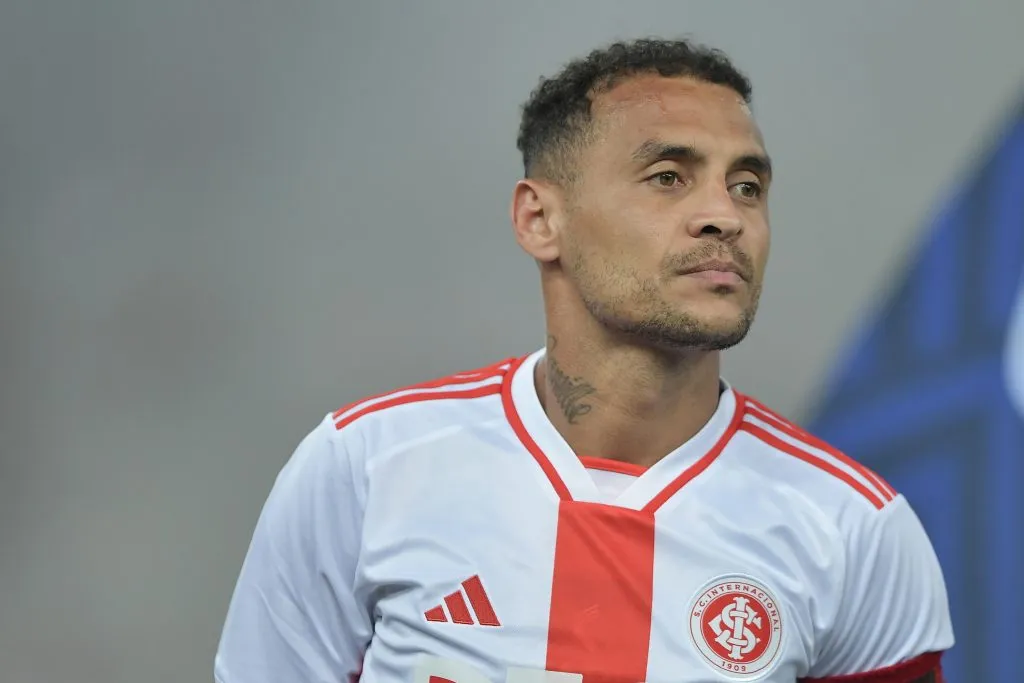 Alan Patrick ainda não renovou com o Internacional – Foto: Thiago Ribeiro/AGIF.
