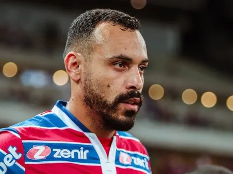 Moisés discute com torcedores após eliminação do Fortaleza contra o Retrô na Copa do Brasil