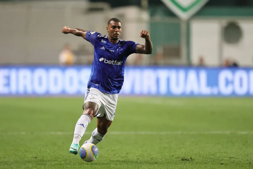 MG – BELO HORIZONTE – 06/11/2024 – BRASILEIRO A 2024, CRUZEIRO X FLAMENGO – Walace jogador do Cruzeiro durante partida contra o Flamengo no estadio Independencia pelo campeonato Brasileiro A 2024. Foto: Gilson Lobo/AGIF