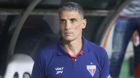 Vojvoda técnico do Fortaleza durante partida contra o Retrô no estádio Arena Castelão pelo campeonato Copa Do Brasil 2025. Foto: Lucas Emanuel/AGIF