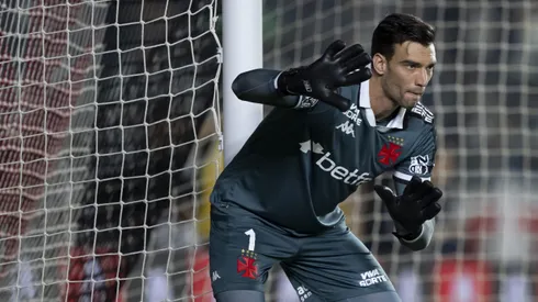RJ – RIO DE JANEIRO – 20/05/2025 – COPA DO BRASIL 2025, VASCO X OPERARIO – Leo Jardim goleiro do Vasco durante partida contra o Operario no estadio Sao Januario pelo campeonato Copa Do Brasil 2025. Foto: Jorge Rodrigues/AGIF