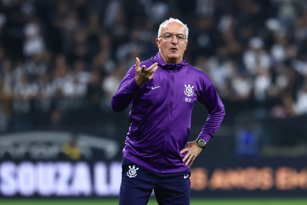 Dorival Júnior durante partida contra o Novorizontino na Copa do Brasil de 2025. Foto: Marcello Zambrana/AGIF