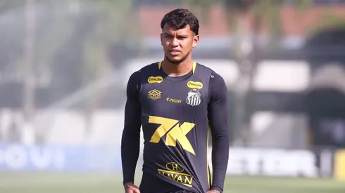 SP – SANTOS – 07/05/2025 – SANTOS, TREINO – Gabriel Veron jogador do Santos durante treino no Centro de Treinamento CT Rei Pele. Foto: Mauricio De Souza/AGIF