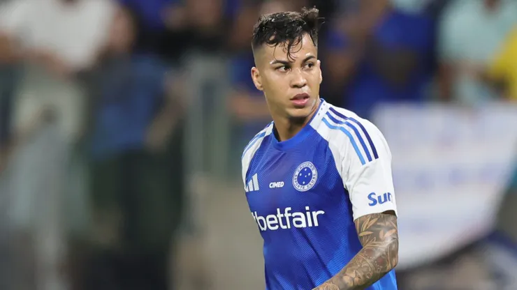 Kaio Jorge jogador do Cruzeiro durante partida contra o Flamengo no estadio Mineirao pelo campeonato Brasileiro A 2025. Foto: Gilson Lobo/AGIF