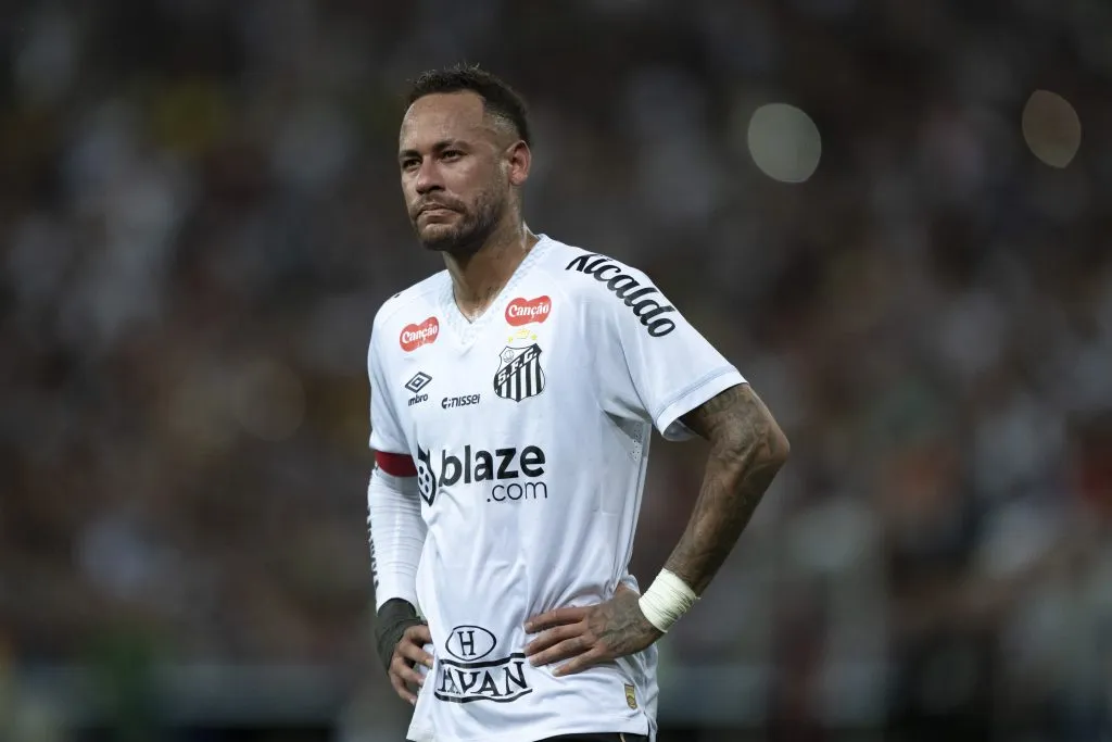 RJ – RIO DE JANEIRO – 13/04/2025 – BRASILEIRO A 2025, FLUMINENSE X SANTOS – Neymar Jr jogador do Santos lamenta apos partida contra o Fluminense no estadio Maracana pelo campeonato Brasileiro A 2025. Foto: Jorge Rodrigues/AGIF