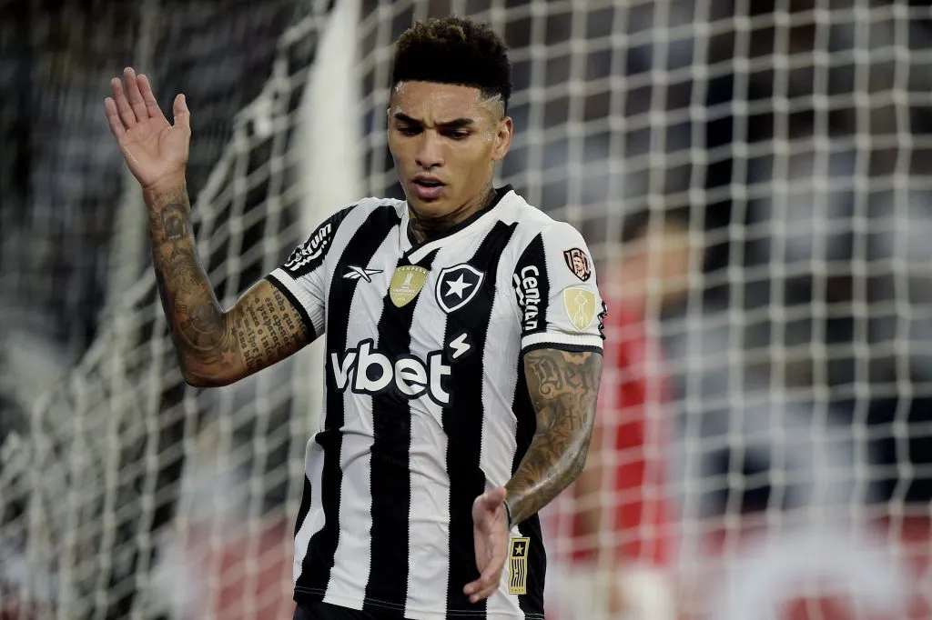 RJ – RIO DE JANEIRO – 14/05/2025 – COPA LIBERTADORES 2025, BOTAFOGO X ESTUDIANTES – Igor Jesus jogador do Botafogo durante partida contra o Estudiantes no estadio Engenhao pelo campeonato Copa Libertadores 2025. Foto: Alexandre Loureiro/AGIF