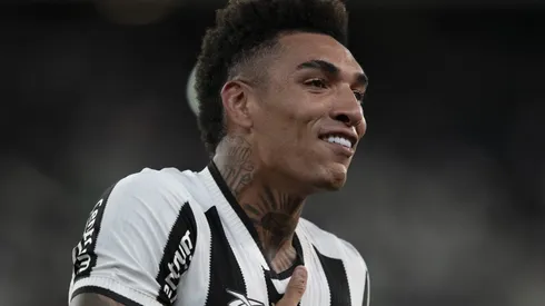 – Igor Jesus jogador do Botafogo comemora seu gol durante partida contra o Capital no estadio Engenhao pelo campeonato Copa Do Brasil 2025. Foto: Jorge Rodrigues/AGIF