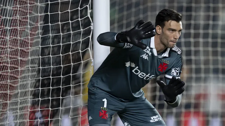 Léo Jardim goleiro do Vasco durante partida contra o Operário no estádio São Januário pelo campeonato Copa Do Brasil 2025. Foto: Jorge Rodrigues/AGIF