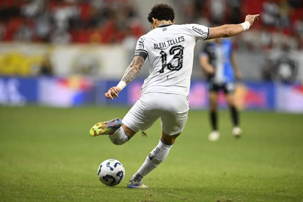 DF – BRASILIA – 22/05/2025 – COPA DO BRASIL 2025, CAPITAL X BOTAFOGO – Alex Telles  jogador do Botafogo durante partida contra o Capital no estadio Mane Garrincha pelo campeonato Copa Do Brasil 2025. Foto: Mateus Bonomi/AGIF