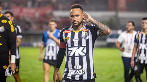 AL – MACEIO – 22/05/2025 – COPA DO BRASIL 2025, CRB X SANTOS – Neymar provoca torcida do CRB, apos eliminacao nos penaltis, estadio Rei Pele pelo campeonato Copa Do Brasil 2025. Foto: Itawi Albuquerque/AGIF