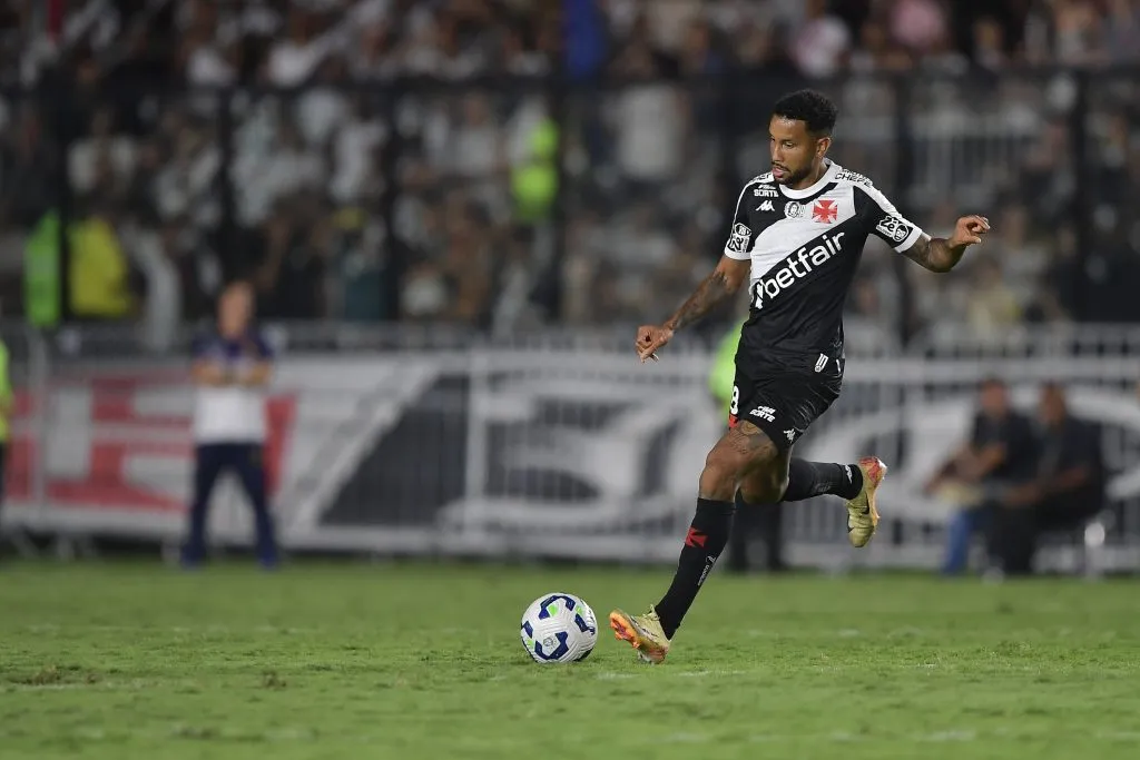Jair durante partida contra o Sport no Campeonato Brasileiro de 2025. Foto: Thiago Ribeiro/AGIF