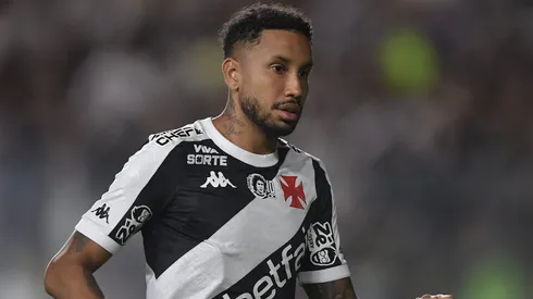Jair durante confronto contra o Sport no Brasileirão 2025.