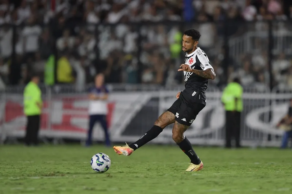 Jair jogador do Vasco durante partida contra o Sport pelo campeonato Brasileiro A 2025. Foto: Thiago Ribeiro/AGIF