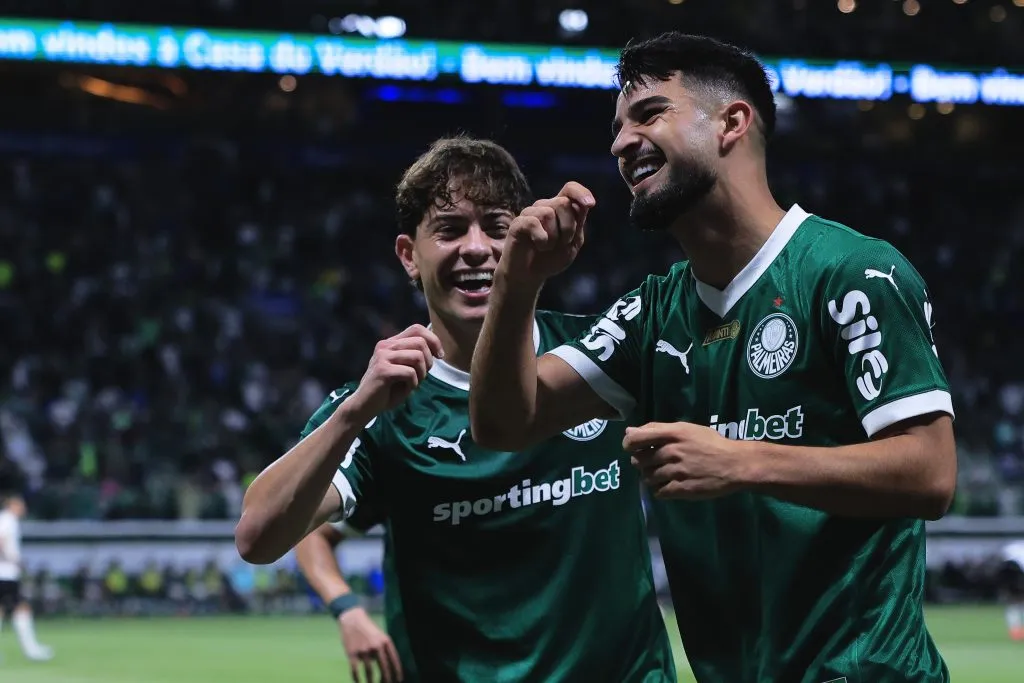 Flaco López e Giay comemorando gol pelo Palmeiras. Foto: Ettore Chiereguini/AGIF