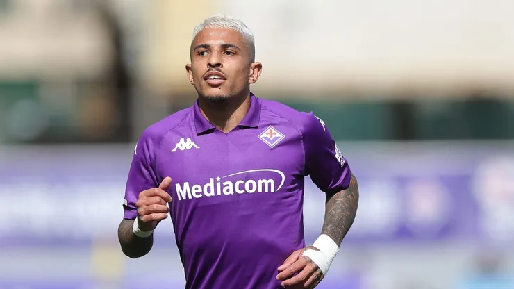 FLORENCE, ITALY - MARCH 30: Domilson Cordeiro dos Santos known as Dodo of ACF Fiorentina in action during the Serie A match between Fiorentina and Atalanta at Stadio Artemio Franchi on March 30, 2025 in Florence, Italy. (Photo by Gabriele Maltinti/Getty Images)