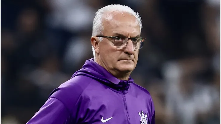 Dorival Júnior durante confronto contra o Novorizontino na Copa do Brasil 2025.