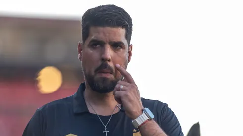 Antonio Oliveira tecnico do Sport durante partida contra o Cruzeiro no estadio Ilha do Retiro pelo campeonato Brasileiro A 2025. Foto: Rafael Vieira/AGIF