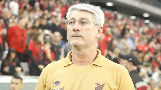 Odair Hellmann Athletico