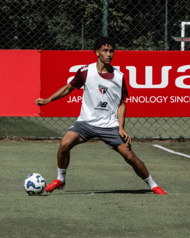 Angelo, lateral sub-17 do São Paulo (Imagem: Erico Leonan / Saopaulofc.net)