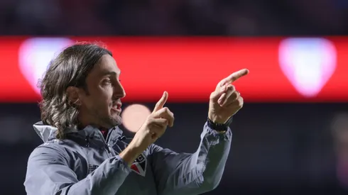 - Luis Zubeldia tecnico do Sao Paulo durante partida contra o Nautico no estadio Morumbi pelo campeonato Copa Do Brasil 2025. Foto: Marcello Zambrana/AGIF