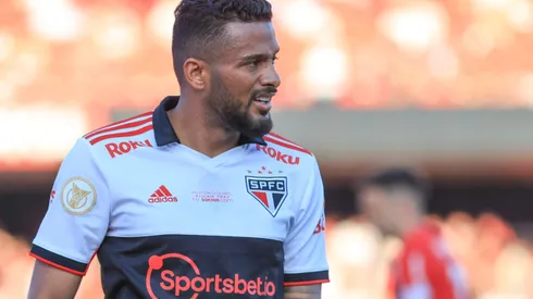Reinaldo durante confronto contra o Bragantino no Brasileirão de 2022.