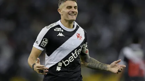 Vegetti durante confronto contra o Fluminense no Brasileirão 2025.