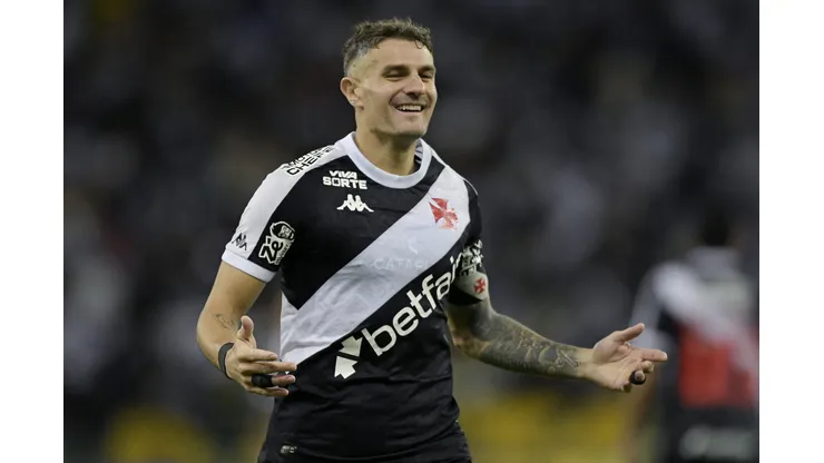 Vegetti durante confronto contra o Fluminense no Brasileirão 2025.
