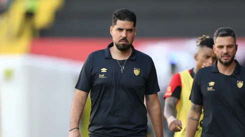 Antonio Oliveira tecnico do Sport durante a partida entre Sport e Internacional no Estadio da Ilha do Retiro em Recife (PE), pelo campeonato brasileiro Serie A. Foto: Marlon Costa/AGIF