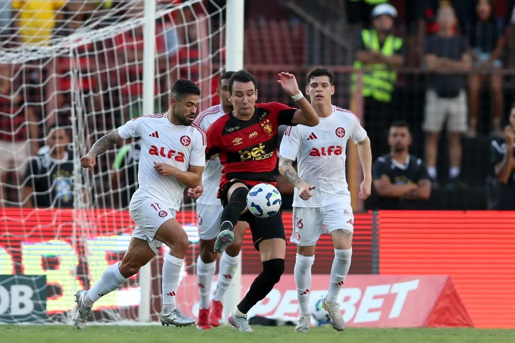 Bruno Tabata jogador do Internacional durante a partida entre Sport e Internacional no Estadio da Ilha do Retiro em Recife (PE), pelo campeonato brasileiro Serie A. Foto: Marlon Costa/AGIF