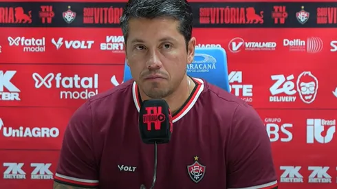 Thiago Carpini, técnico do Vitória (2). (Foto: Walmir Cirne / AGIF)