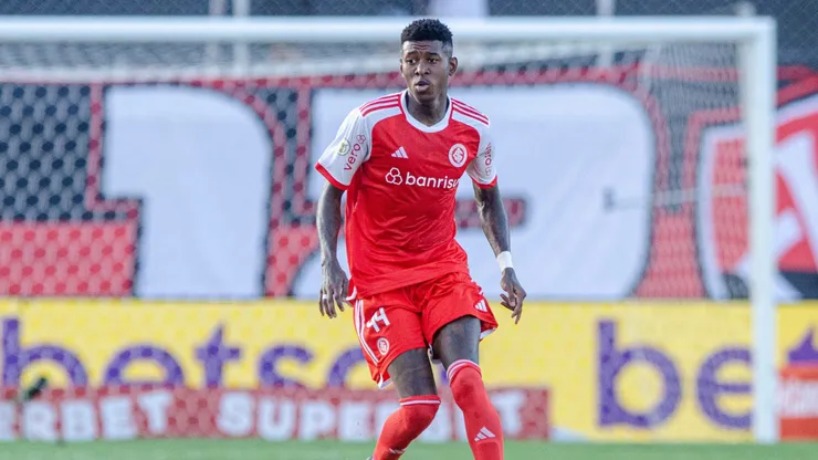 Vitao jogador do Internacional durante partida contra o Vitoria no estadio Barradao pelo campeonato Brasileiro A 2024.