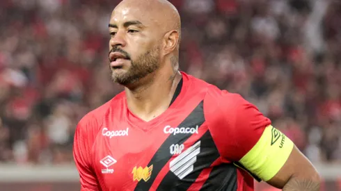 Thiago Heleno durante confronto contra o Fluminense no Brasileirão 2024.