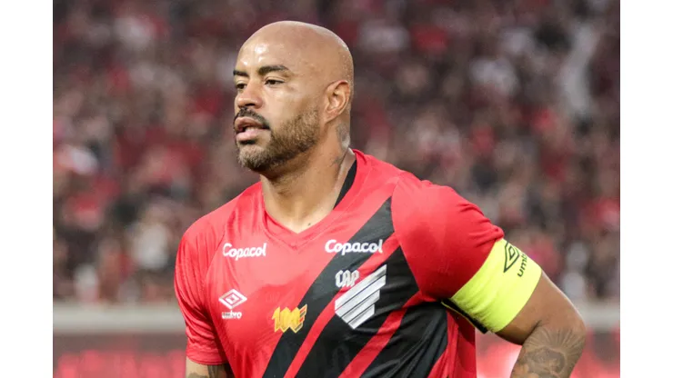 Thiago Heleno durante confronto contra o Fluminense no Brasileirão 2024.