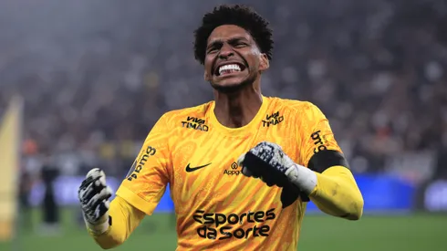Hugo Souza durante confronto contra o Palmeiras no Campeonato Paulista de 2025.
