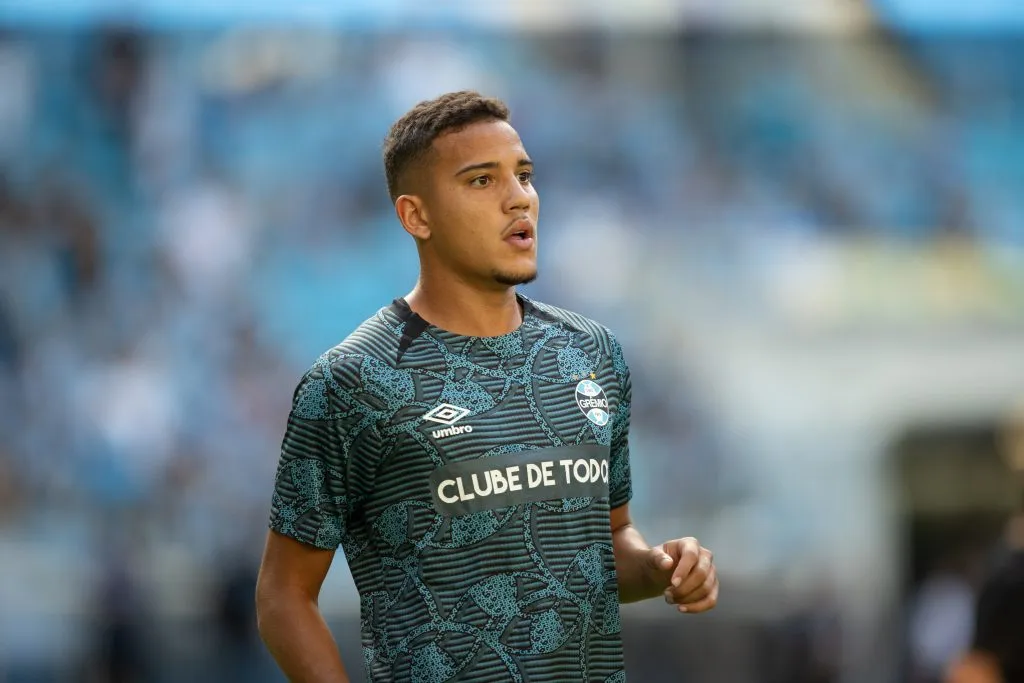 Gustavo Martins jogador do Grêmio durante partida contra o Internacional pelo campeonato Gaucho 2025. Foto: Liamara Polli/AGIF