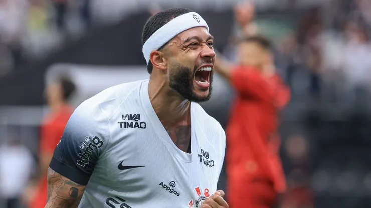 Memphis Depay em partida pelo Corinthians. Foto: Marcello Zambrana/AGIF