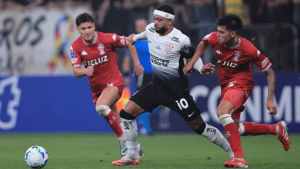 Corinthians x Huracán se enfrentando na Neo Química Arena. Foto: Ettore Chiereguini/AGIF