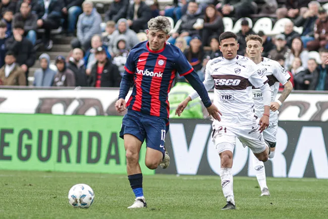 Elian Irala atuando no San Lorenzo em 2024 –  (Photo by Daiana Panza / NurPhoto via Getty Images)