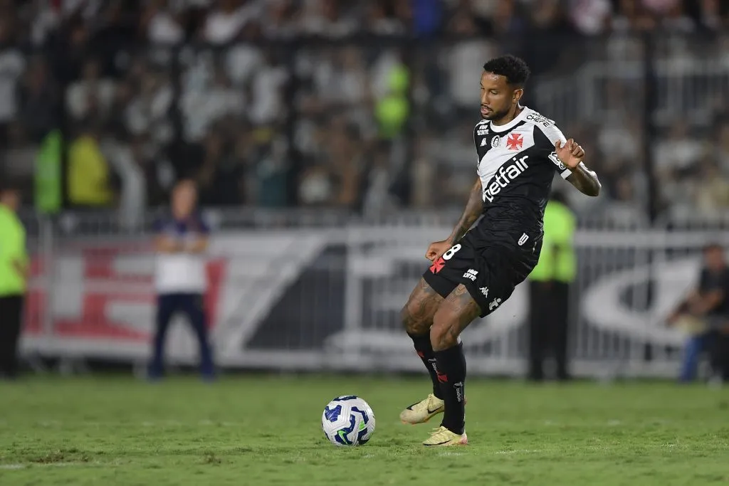 Jair durante partida contra o Sport no Campeonato Brasileiro de 2025. Foto: Thiago Ribeiro/AGIF