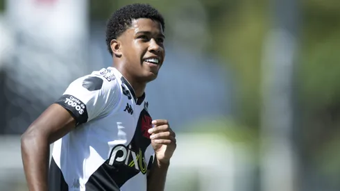 Andrey Santos jogador do Vasco comemora seu gol durante partida contra o Tombense no estadio Sao Januario pelo campeonato Brasileiro B 2022.