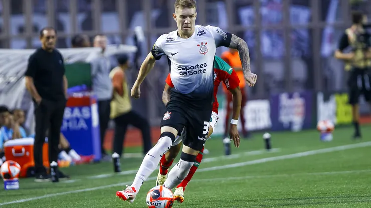 Charles jogador do Corinthians durante partida contra o Portuguesa no estadio Pacaembu pelo campeonato Paulista 2025.