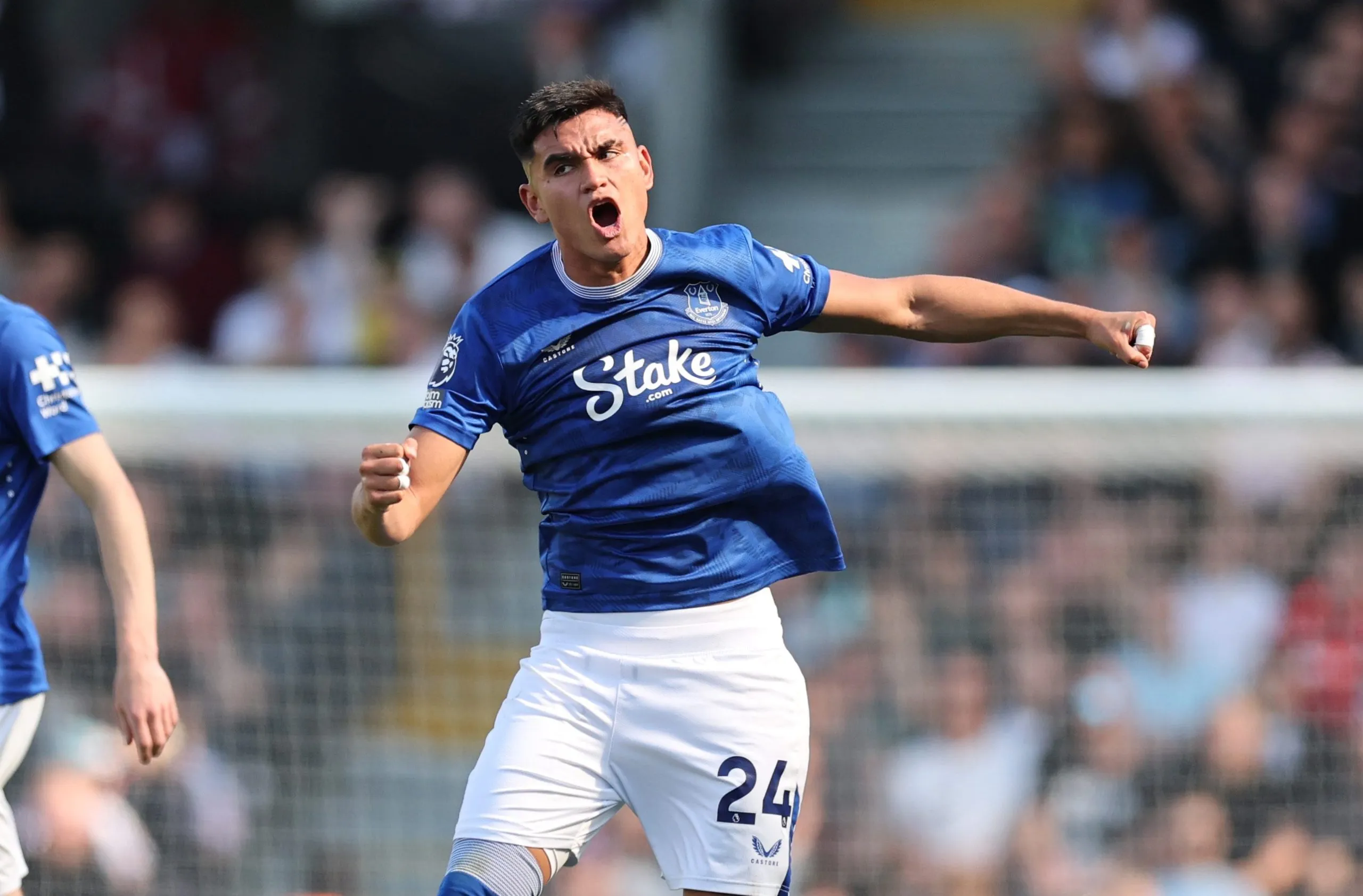 LONDON, ENGLAND – MAY 10: Carlos Alcaraz of Everton celebrates after the goal scored by Michael Keane of Everton (not pictured) is allowed following a VAR review during the Premier League match between Fulham FC and Everton FC at Craven Cottage on May 10, 2025 in London, England. (Photo by Julian Finney/Getty Images)
