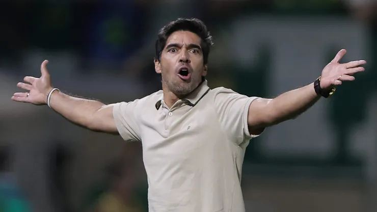 Decisão de Abel não agradou a torcida do Palmeiras.