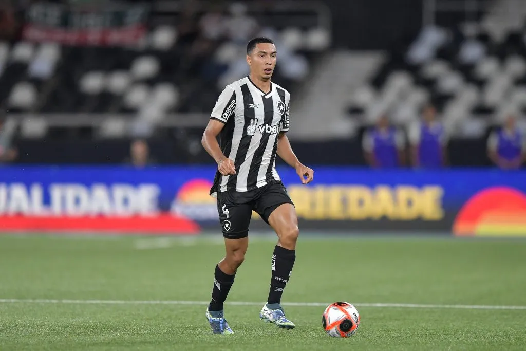 Serafim está de saída do Botafogo – Foto: Thiago Ribeiro/AGIF.