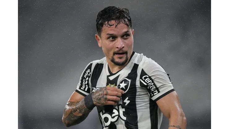 Artur durante confronto contra o Internacional no Brasileirão 2025.