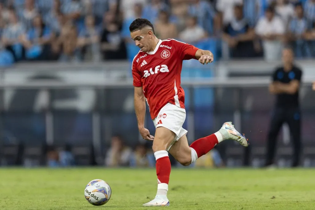 Borré jogador do Internacional durante partida contra o pelo campeonato Gaúcho 2025. Foto: Liamara Polli/AGIF
