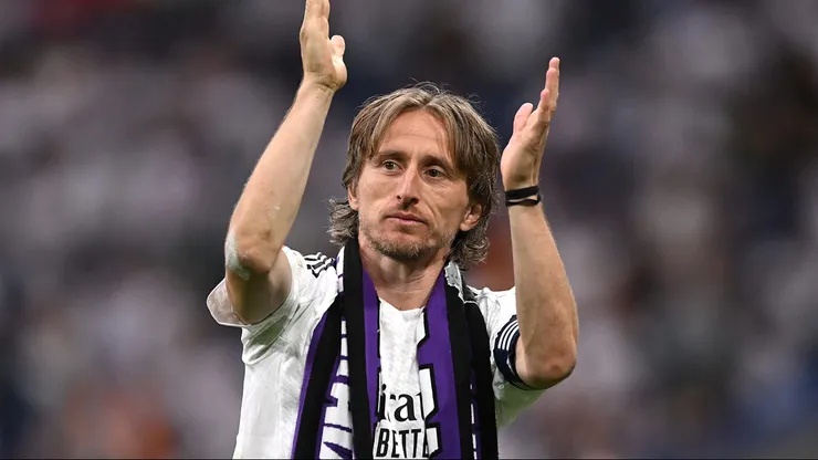 MADRID, SPAIN - MAY 24: Luka Modric of Real Madrid shows appreciation to the fans following his final appearance for Real Madrid after the LaLiga match between Real Madrid CF and Real Sociedad at Estadio Santiago Bernabeu on May 24, 2025 in Madrid, Spain. (Photo by Denis Doyle/Getty Images)