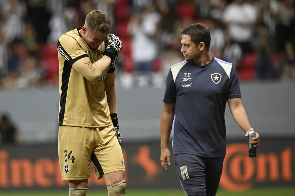 Leo Linck jogador do Botafogo durante partida contra o Capital-DF pelo campeonato Copa Do Brasil 2025. Foto: Mateus Bonomi/AGIF