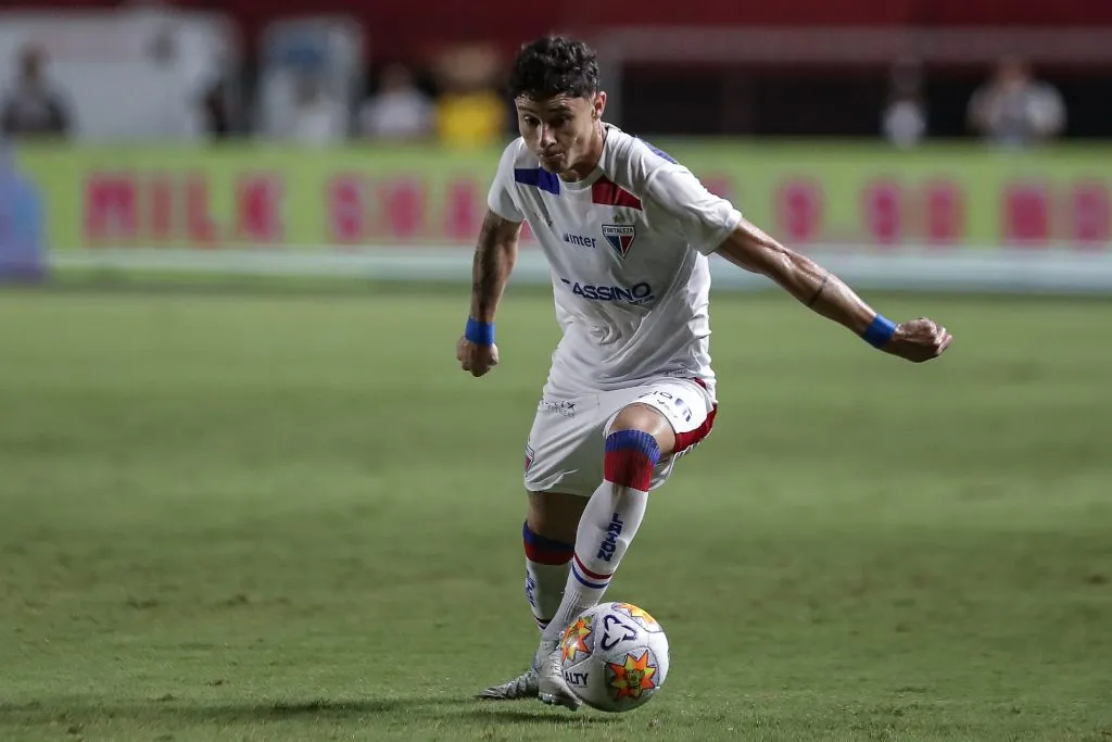 PE – RECIFE – 04/02/2025 – COPA DO NORDESTE 2025, SPORT X FORTALEZA – Diogo Barbosa jogador do Fortaleza durante partida contra o Sport no estadio Ilha do Retiro pelo campeonato Copa Do Nordeste 2025. Foto: Rafael Vieira/AGIF