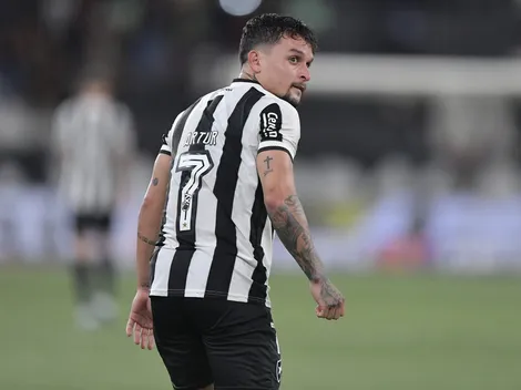 Torcida do Botafogo vai à loucura com partida de Artur após classificação